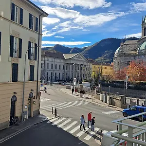 The Window On The Theatre And The Cathedral - Luxury Côme